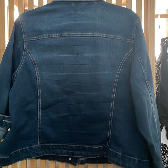 Jean jacket - Picture 5 of 9
